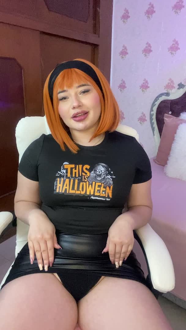 Trying not to grin too wide – Wide Grin 📱